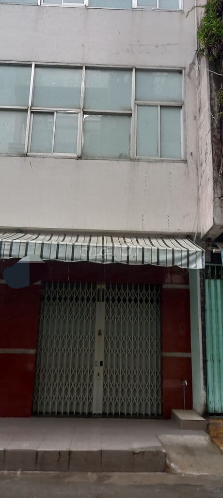Nhà bán mặt tiền 10m lạc long quân