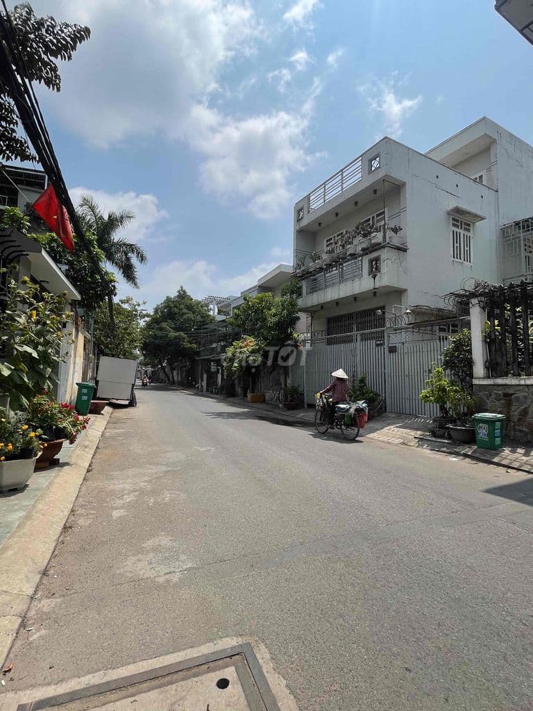 Bán đất tặng 20 phòng trọ ngay trường học ngân hàng Thủ Đức