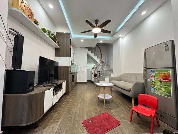 bán nhà 5 tầng gần phố đầy đủ nội thất