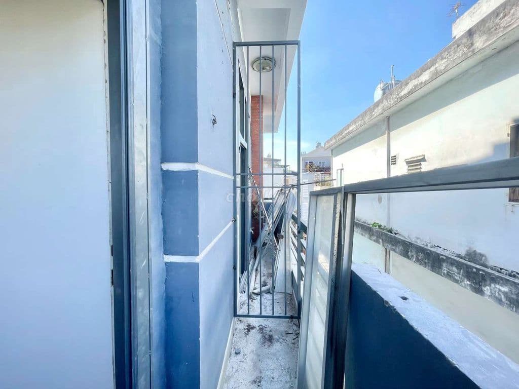 Phòng mới xây 100% phòng nào cũng bancol cửa sổ trời siêu thoáng