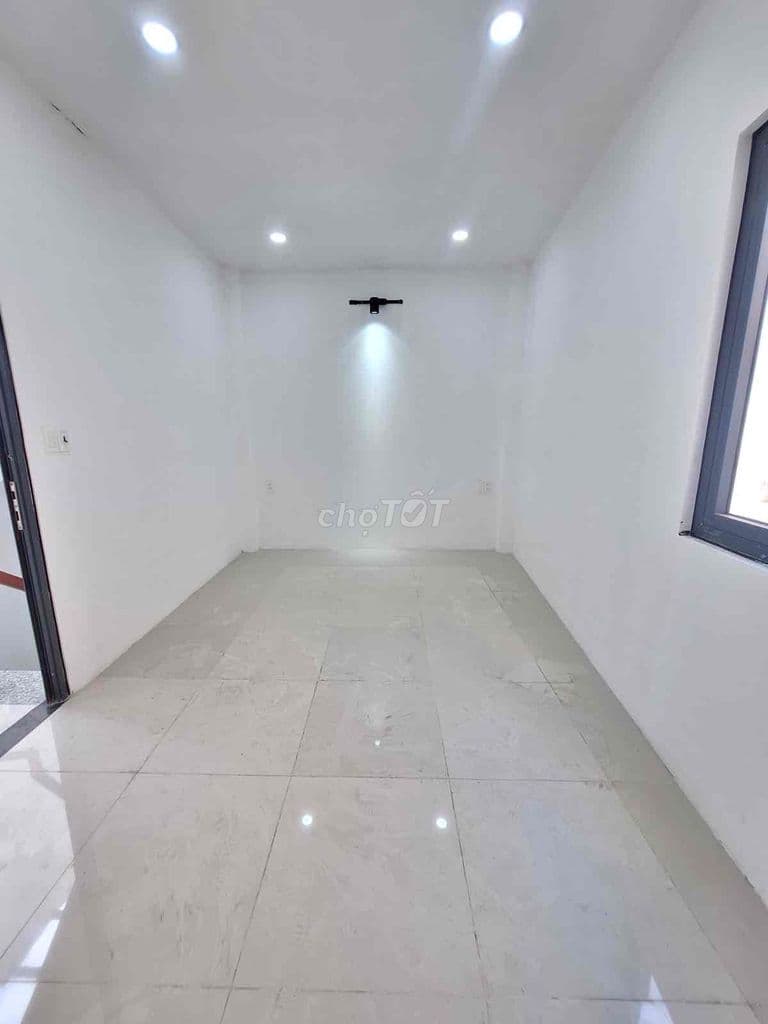 HẺM XE HƠI 5M - NHÀ MỚI VÀO Ở LIỀN 3 TẦNG - GẦN CHỢ NÔNG SẢN THỦ ĐỨC - Ảnh 2