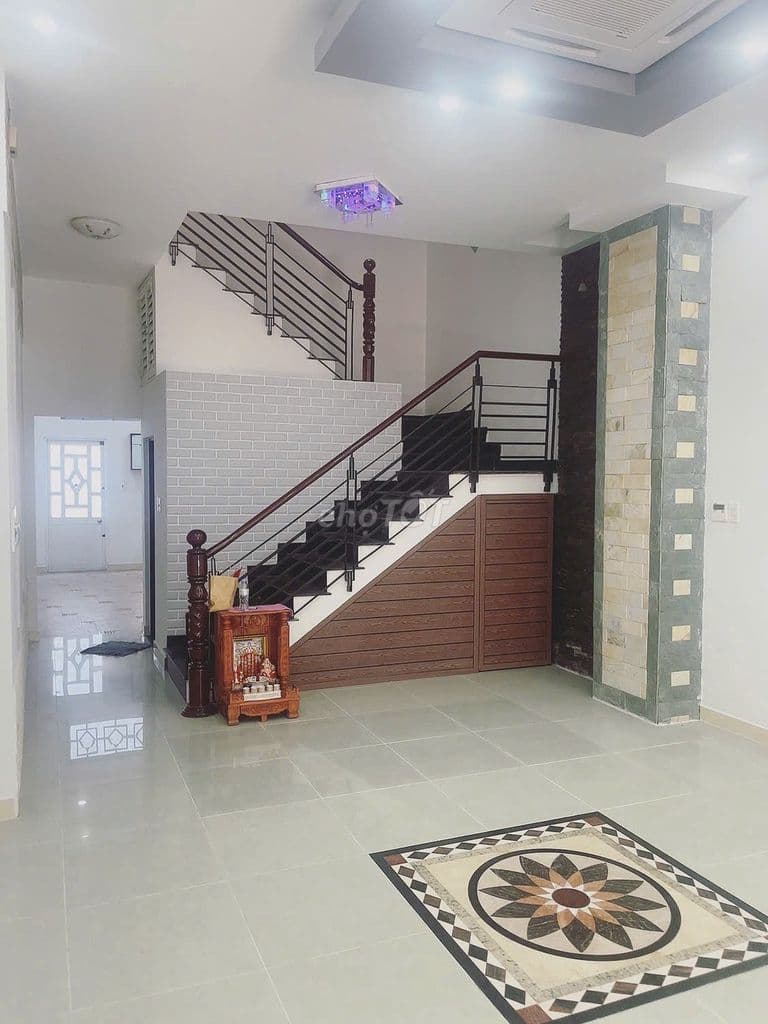 NHÀ MẶT TIỀN 3 LẦU DT: 4,5m x 22m HẬU GIANG CÁCH 3 PHÚT CHỈ 12 TỶ XÍU - Ảnh 2