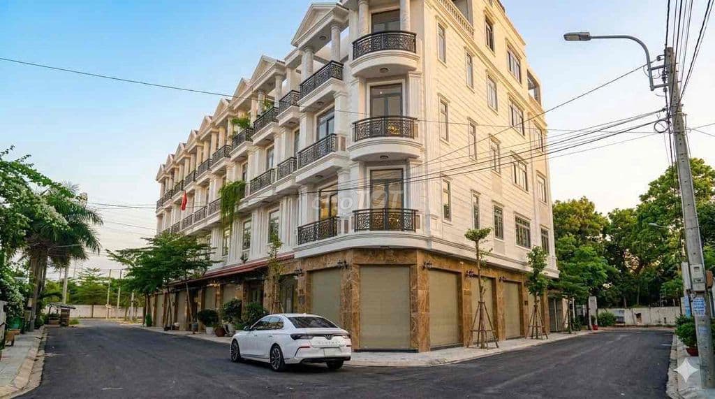 NHÀ ĐẸP 5 TẦNG KHU PHÂN LÔ ĐƯỜNG Ô TÔ 8m NGAY VẠN PHÚC CITY NHỈNH 8 TY