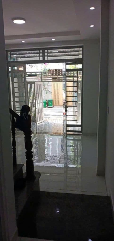 BÁN NHÀ 3 LẦU GẦN TRƯỜNG TIỂU HỌC VÀ MẪU GIÁO ĐẸP - Ảnh 3