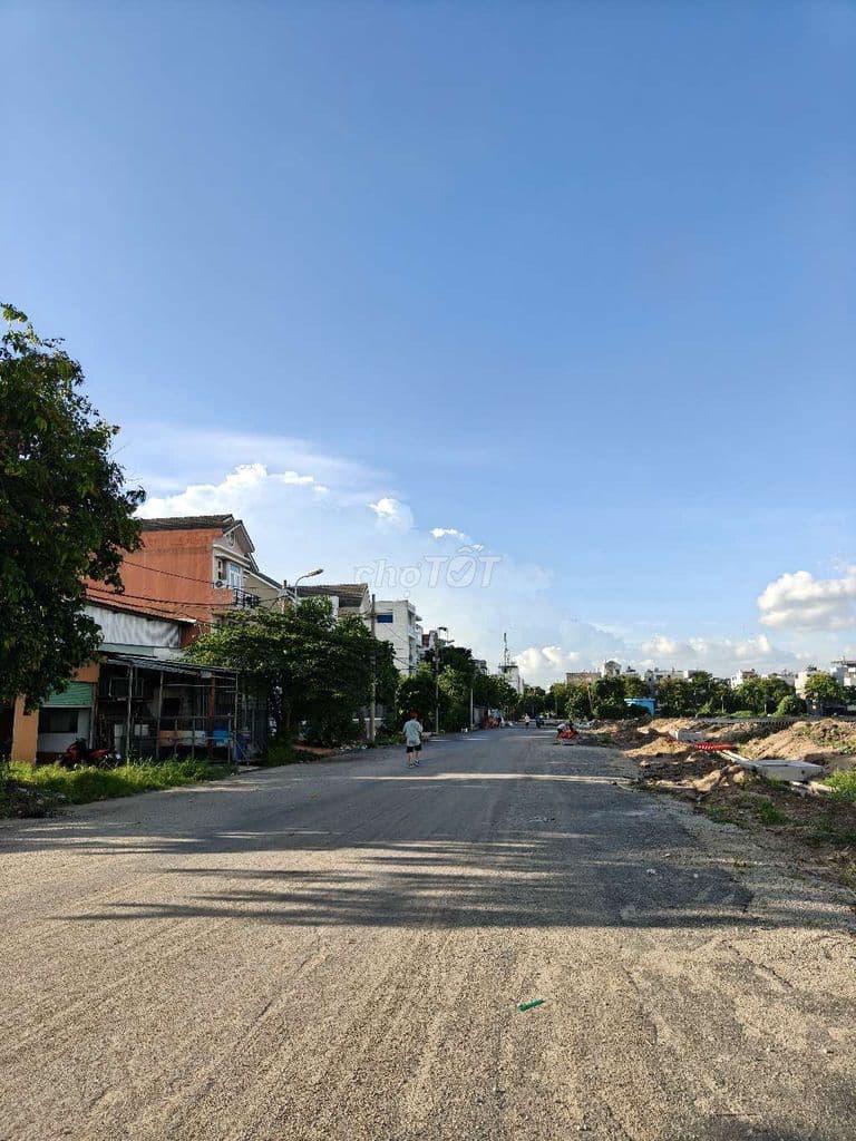 Đất 107m2 Ngang 5m x 20m Nở Hậu 6m Mặt Tiền Kênh Tham Lương Quận 12