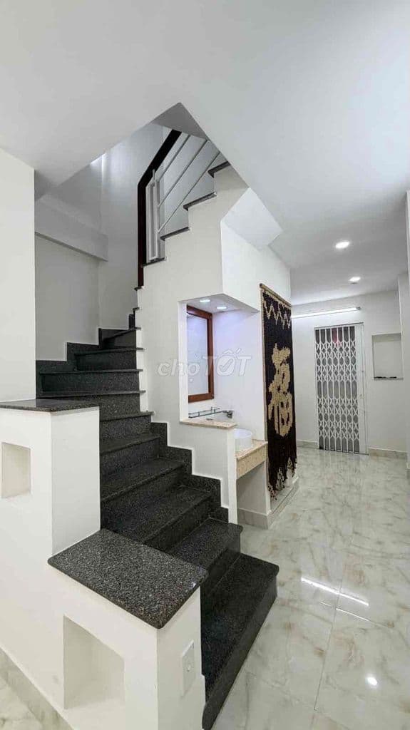 Quận 5 nhà 4 tầng ,hai mặt hẻm thông 5m DT 3x9m giá 7,35 tỷ.