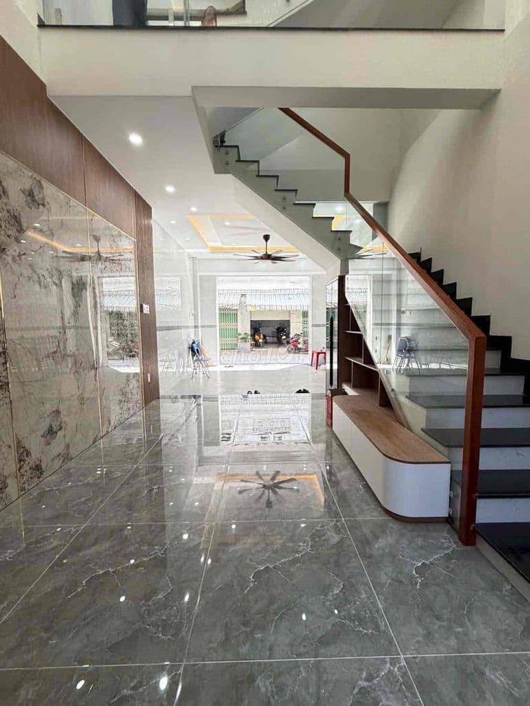 NHÀ 4 TẦNG - HẺM 488 LÃ XUÂN OAI CẠNH ĐH TÀI CHÍNH - Ảnh 2
