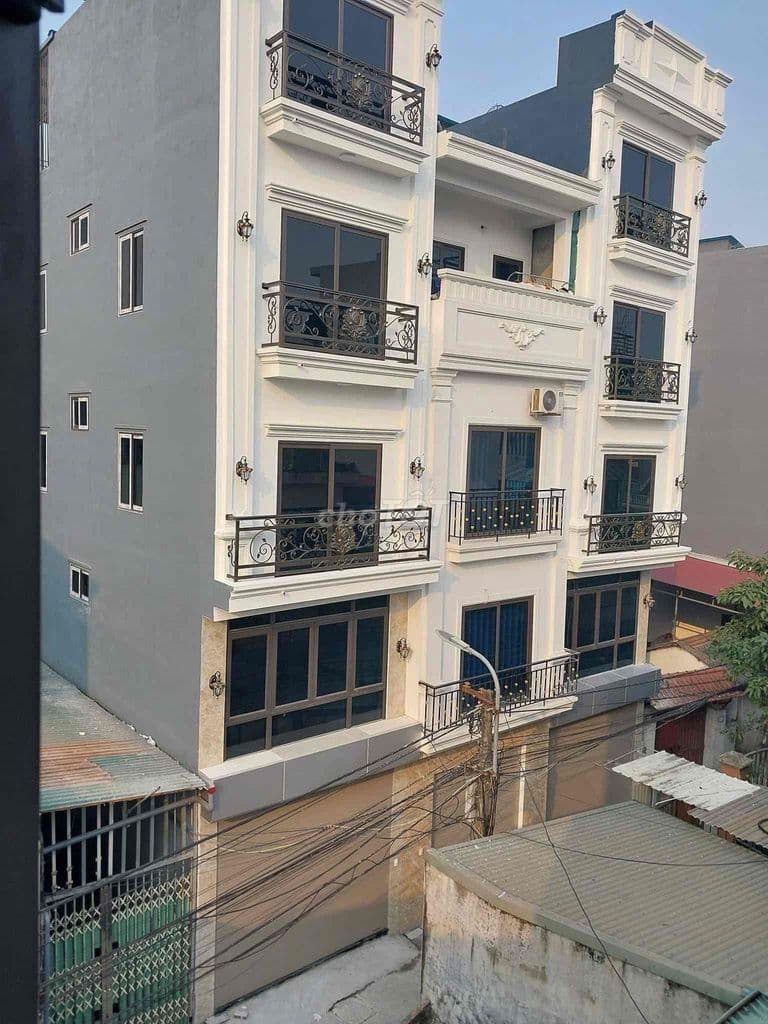 nhà kim chung ô tô đỗ cửa