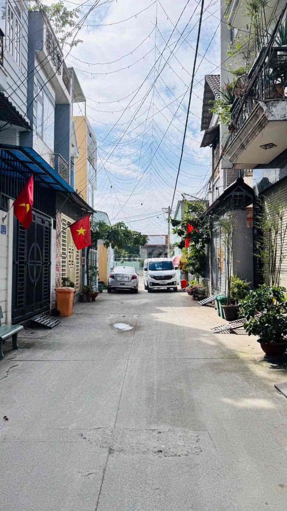 Nhà 2 lầu đường thông ngã 4 ga - Ảnh 3