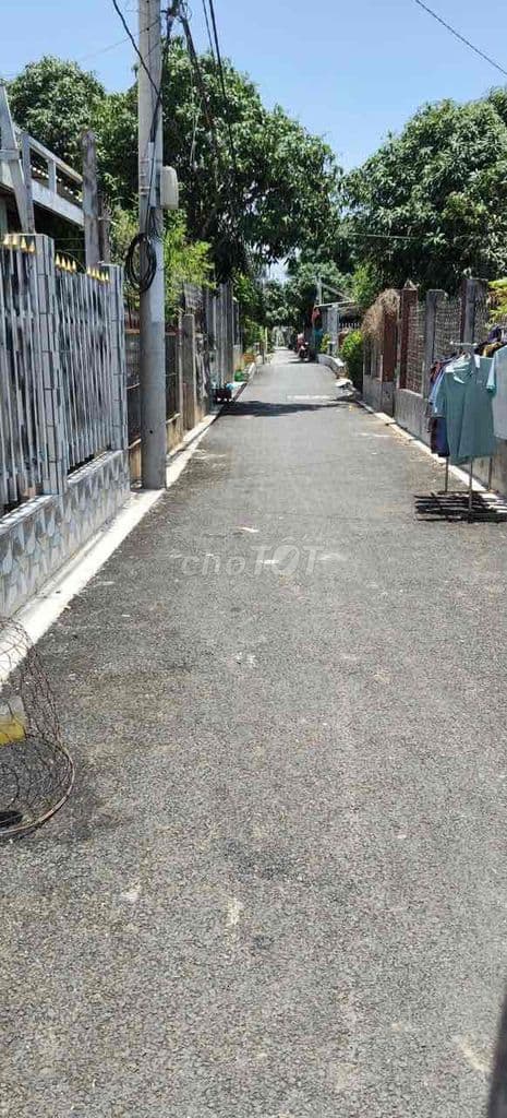 bán 192m2 có nhà c4, sổ đổ CC hướng Đông Nam, ven sông