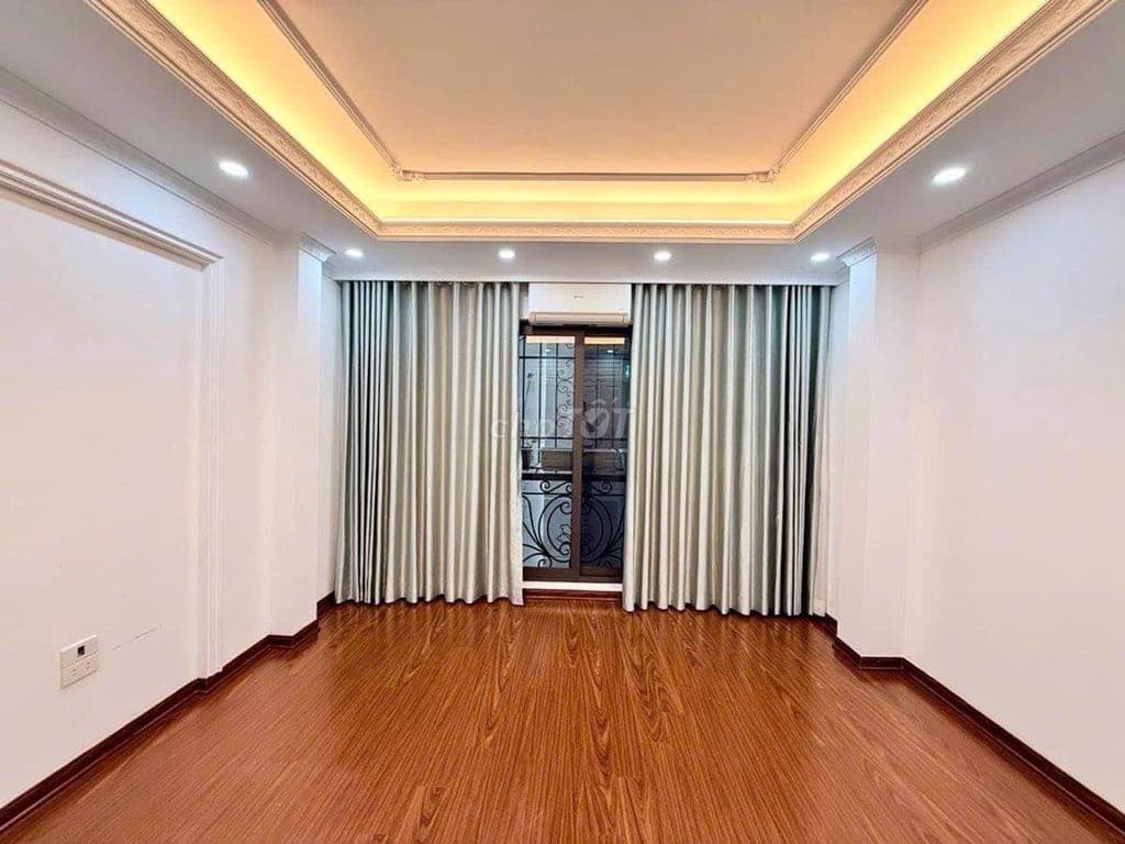 Bán GẤP nhà đẹp trong phố Pháo Đài Láng diện tích 45m2 giá 9,9 tỷ