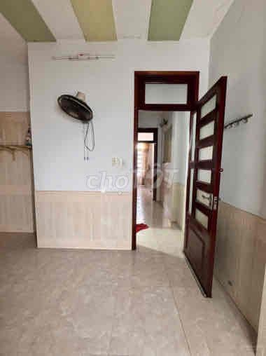 nhà dt lớn 4*18 m 3pn 2wc, sân bếp sân thượng rộng, nhà thoáng mát - Ảnh 2