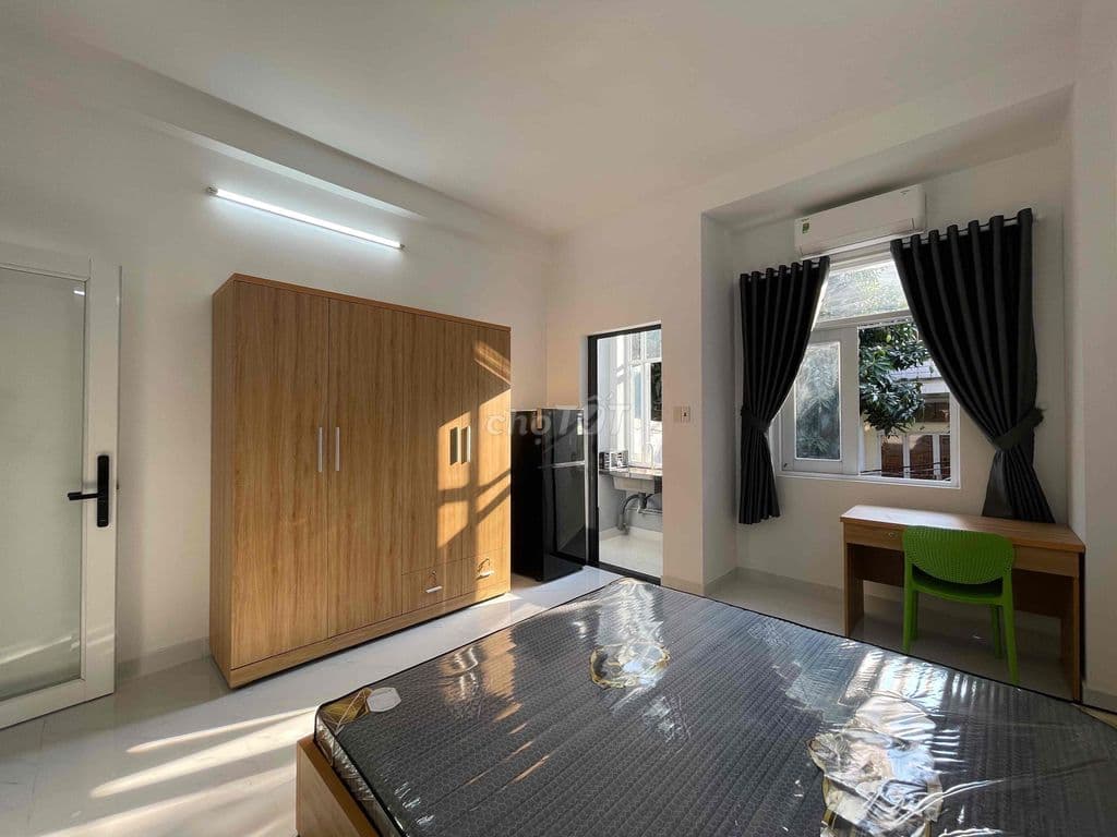 Căn hộ 1 Phòng ngủ - mới 100%. Full nội thất máy giặt riêng. Ban công