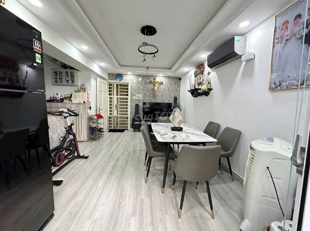 Cần bán căn hộ 2 phòng ngủ chung cư Bàu Cát II