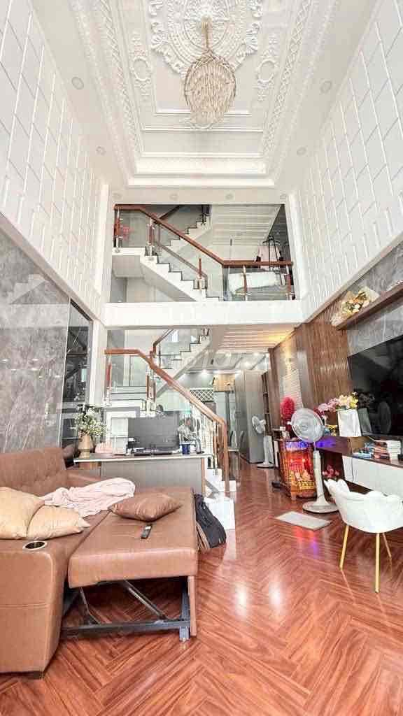 siêu phẩm huỳnh tấn phát chỉ *** 1 căn,giếng trời đón nắng sớm