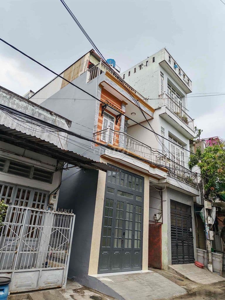 bán nhà trệt 2 lầu và 6phòng trọ phía sau