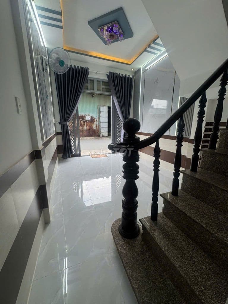 BÁN NHÀ MẶT TIỀN 1,980 TỶ - Ảnh 2