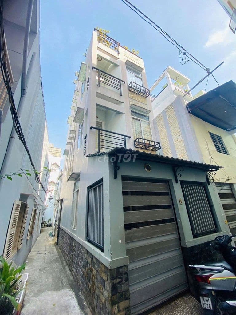 Góc 2MT Lê Hồng Phong, Quận 5, cách MT 30M. 4 tầng, giá 6,9 tỷ