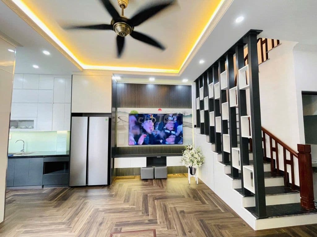 bán nhà đẹp Long Biên 46m² thang máy ô tô đỗ cổng - Ảnh 2