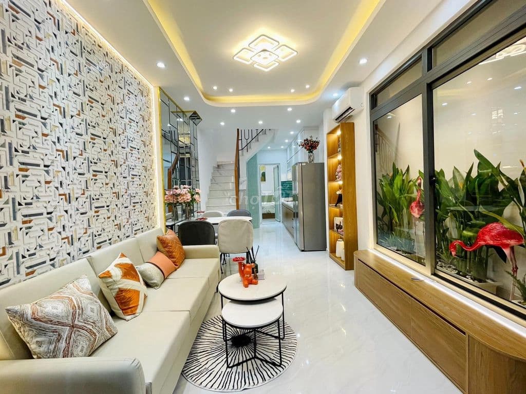 Bán nhà đẹp 42m đối diện Vincom Phan Văn Trị