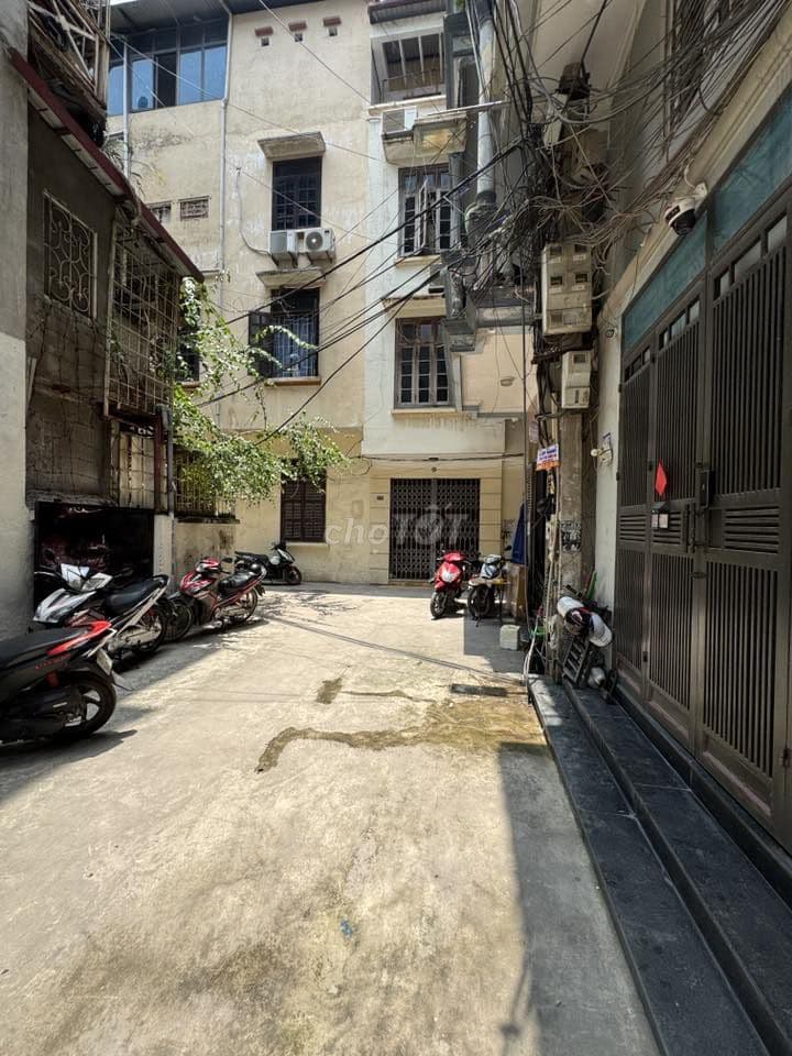 PHỐ CŨ CẢM HỘI - PHÂN LÔ - Ô TÔ ĐỖ CỬA - LÔ GÓC - XÁCH VALI VỀ Ở
