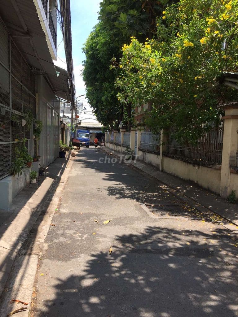 Bán nhà hẻm lê Quang Sung, 5m, sát siêu thị coop mart Hậu Giang