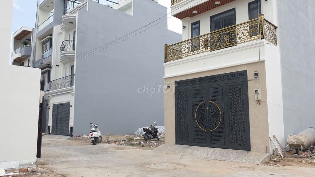 Nhà phố xinh 5x17, 3 lầu, gần trường THPT Bà Điểm, chợ đầu mối Hóc Môn - Ảnh 3