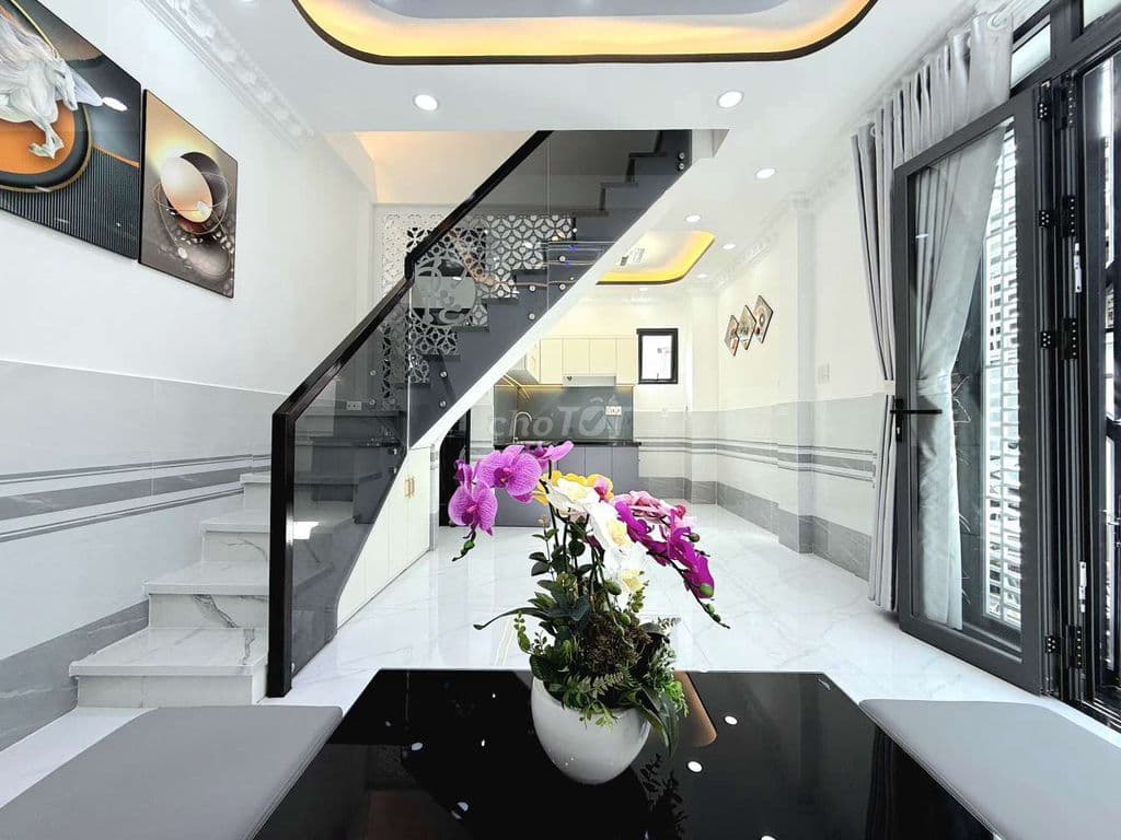 mặt tiền hẻm kinh doanh 4x8m 2 tầng 1 tỷ 380 Huỳnh Tấn Phát