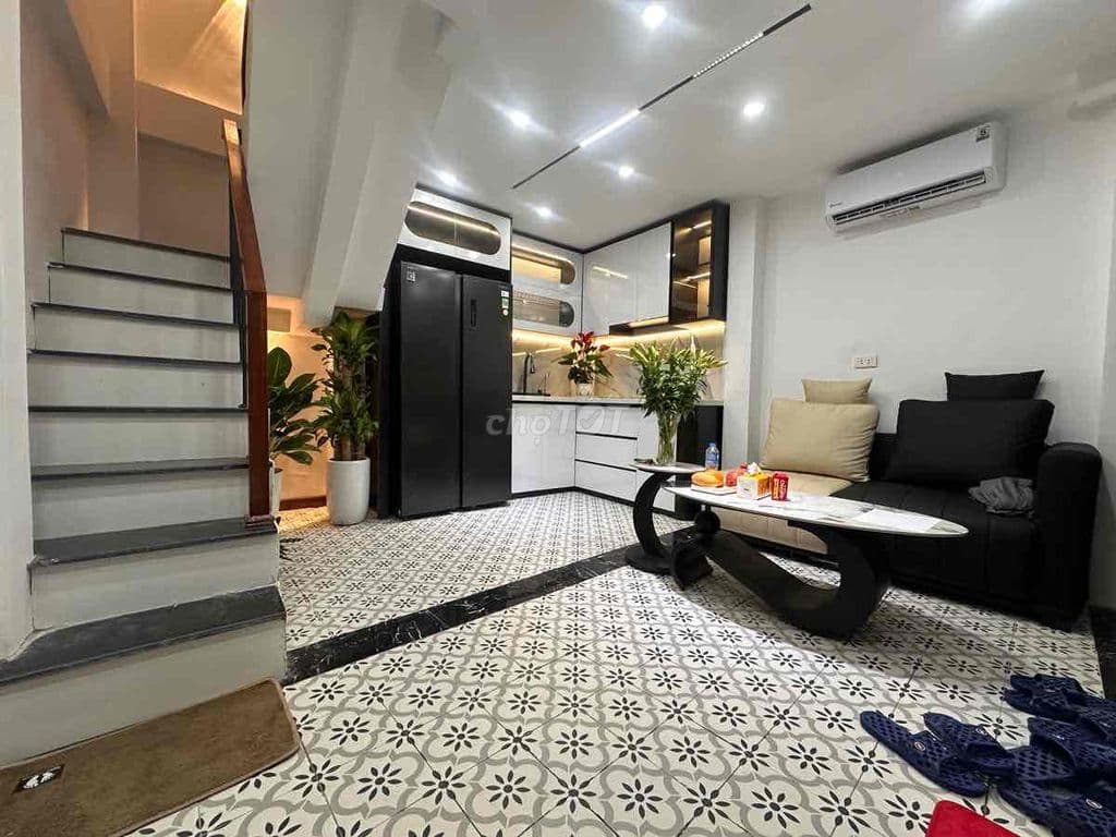 Bán nhà riêng 5 tầng, diện tích 24m2, 5,6 tỷ tại phố Bạch Mai, quận Ha