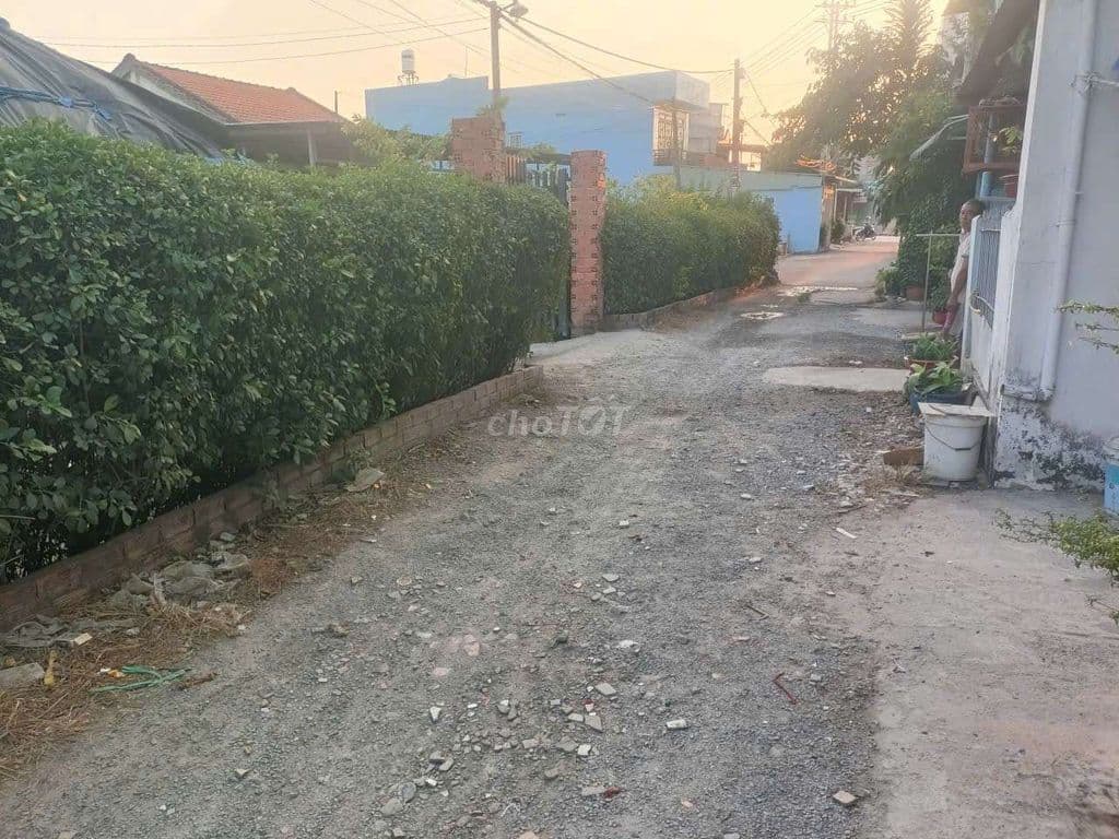 Bán Đất Đặng Thúc Vịnh - 80 M2- HXH - Sát mặt tiền - 3,2 Tỷ.
