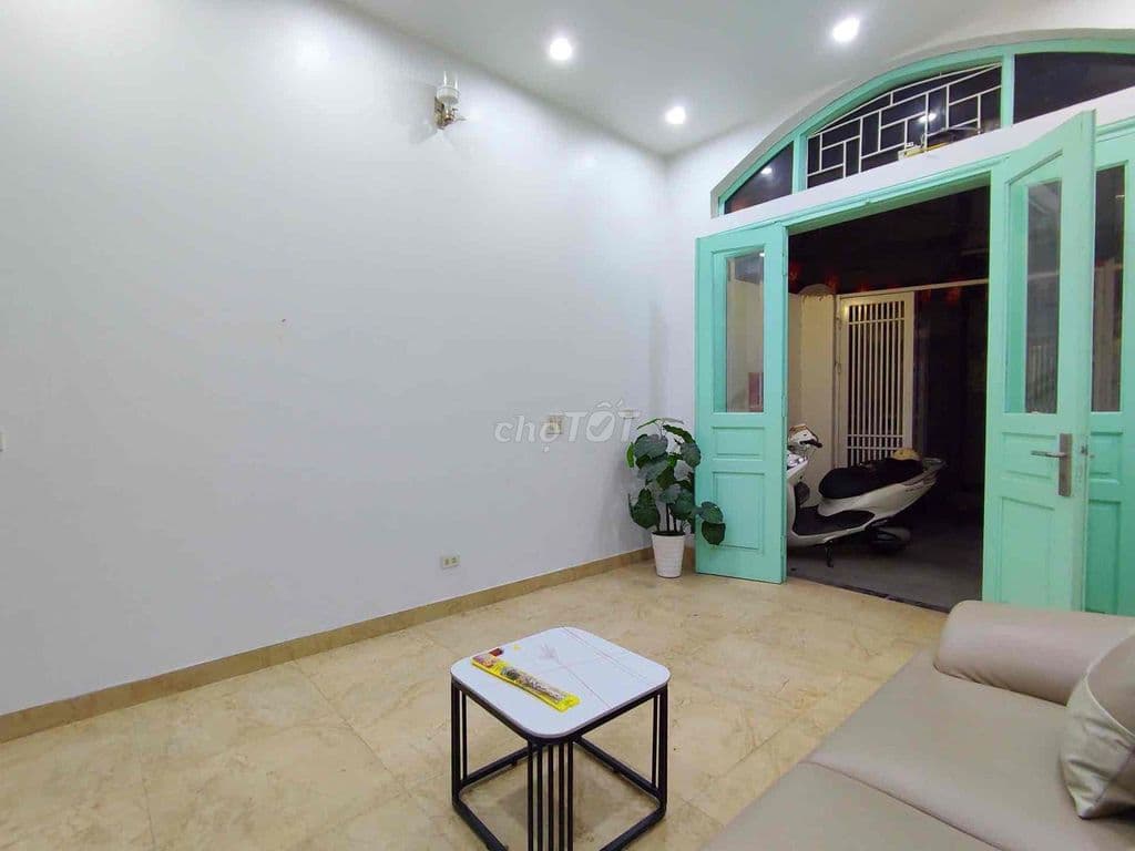 Phố Hoàng Cầu_ Nguyễn Phúc Lai_ DT:42m,4 tầng_sân để xe riêng - Ảnh 2