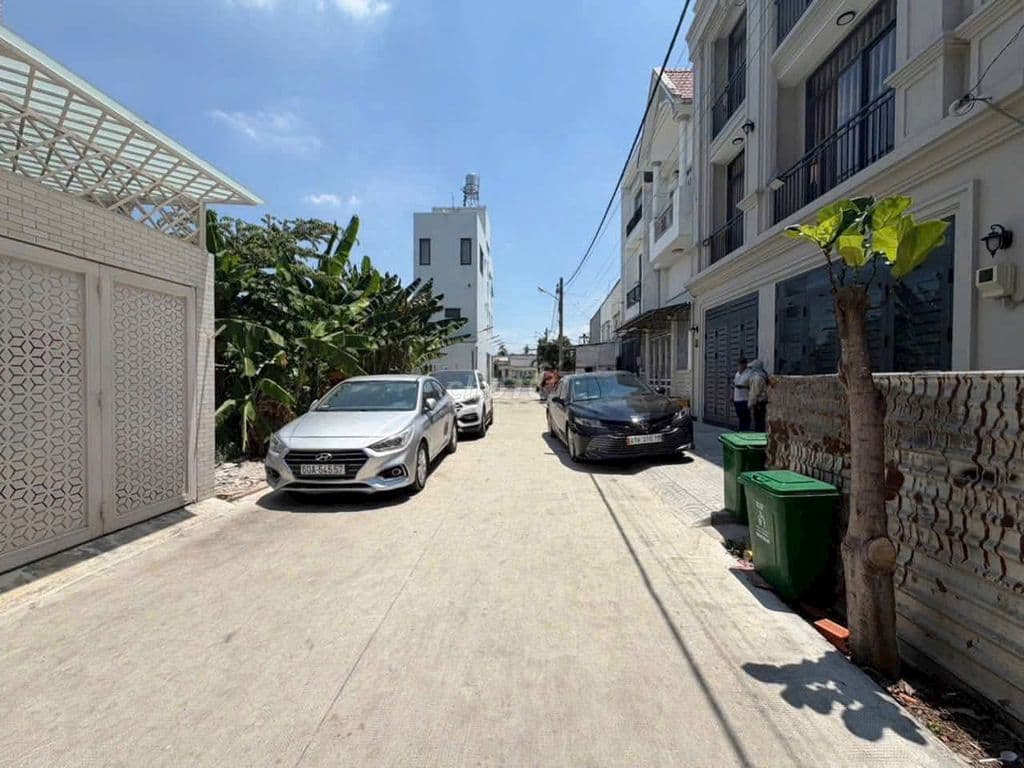 NHÀ 3 TẦNG GẦN VẠN PHÚC Ô TÔ NGỦ TRONG NHÀ 7,3 TỶ,SỔ HỒNG RIÊNG