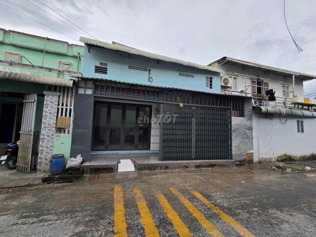 bán nhà mặt tiền rẻ như trong hẽm