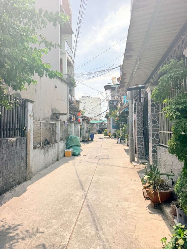 Nhà 4.8 TỶ Thương Lượng Tốt 43M2, Nguyễn Văn Quá, Đông Hưng Thuận Q12