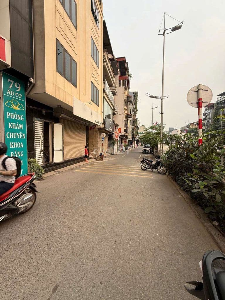 Tôi cần bán nhà 5tầng thang máy, mặt phố Âu Cơ.