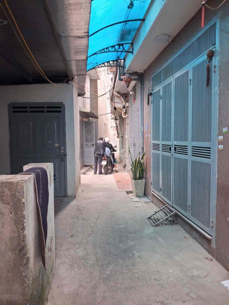 Nhà ĐỊNH CÔNG - Gần phố , Gần trường học các cấp