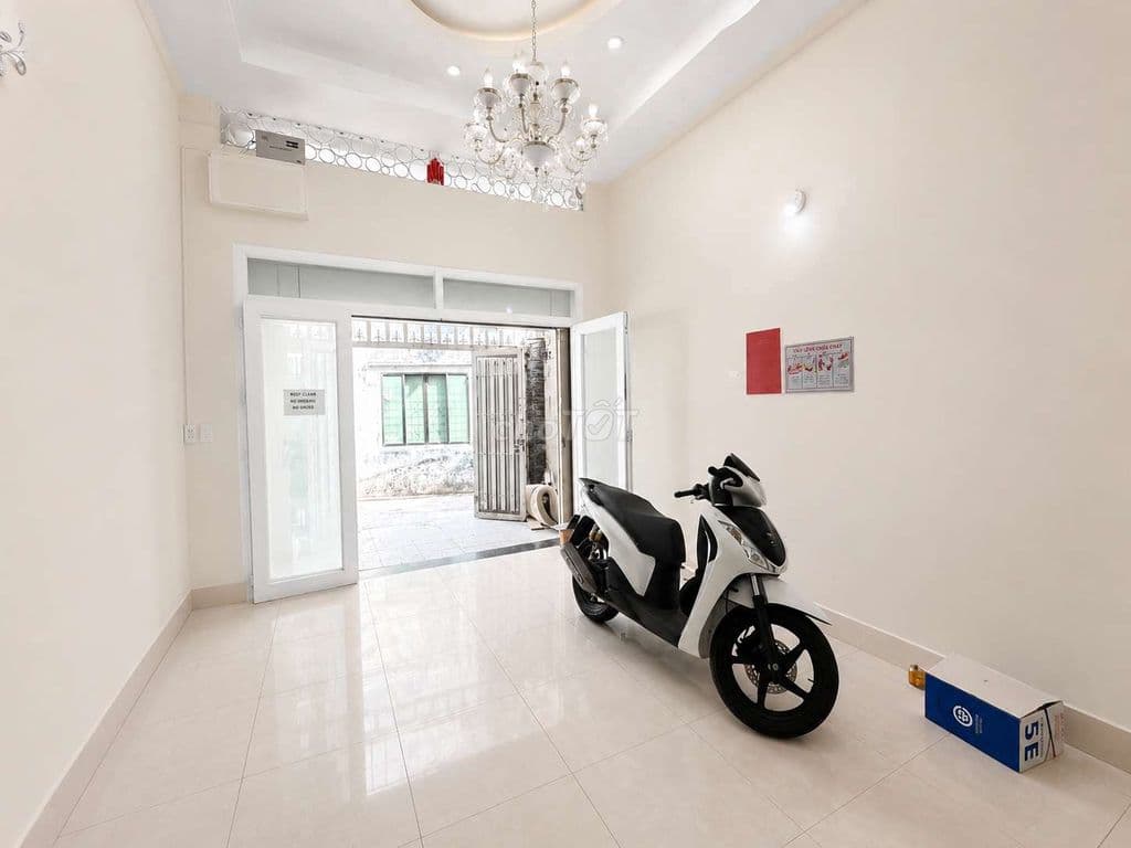CHDV-8PN-SÁT HẺM XE HOI. SHR-.nhỉnh 8tỷ