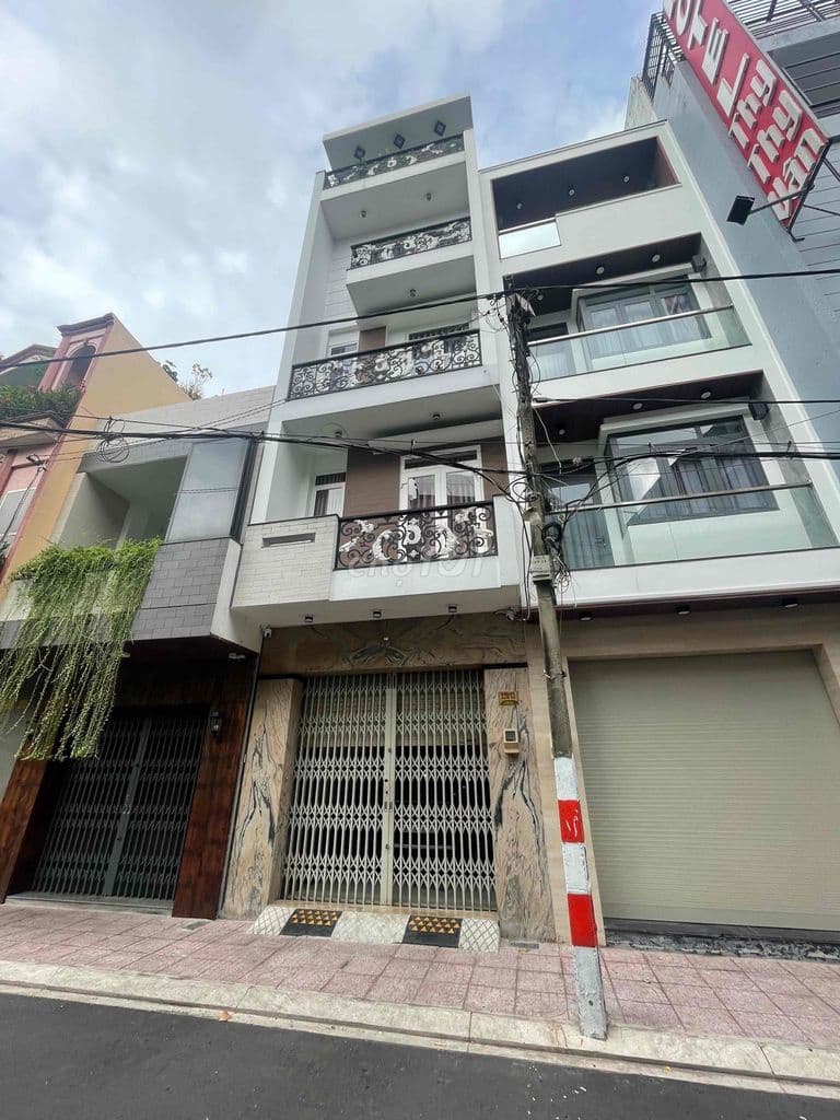Bán nhà đường Trương Công Định-khu Bàu Cát,dt 4,2x26m,1 trệt,3 lầu.