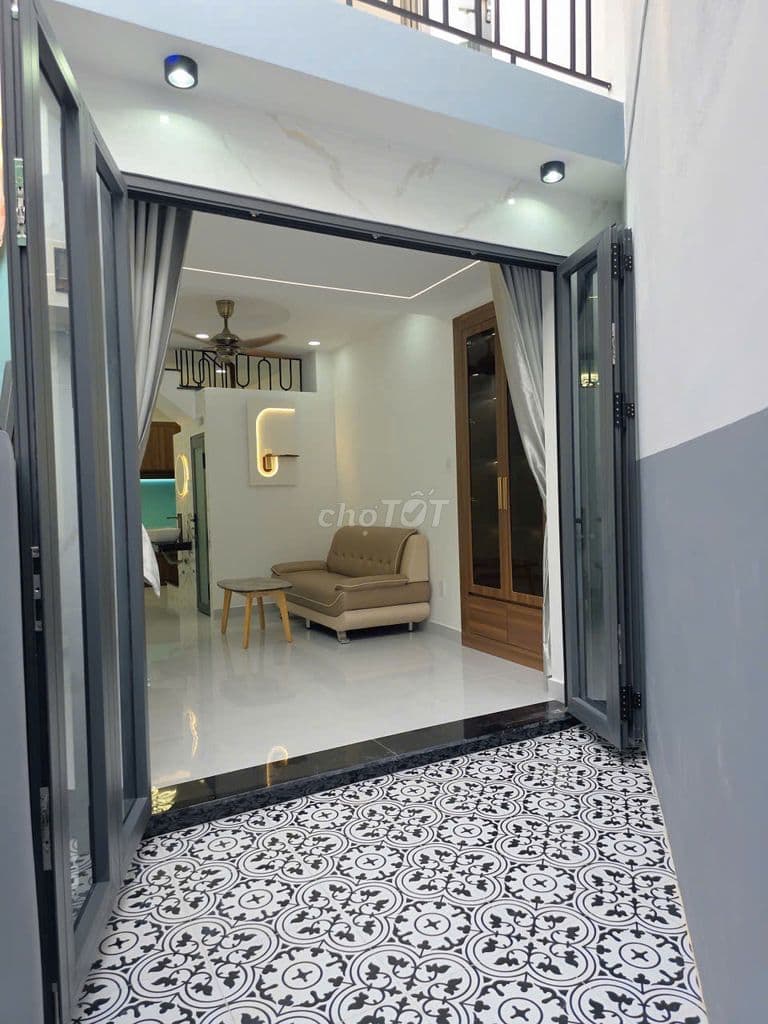 NHÀ MỚI KENG CÓ SÂN CHƠI TRẺ EM RIÊNG SÁT MT LẠC LONG QUÂN P8 TB - Ảnh 2
