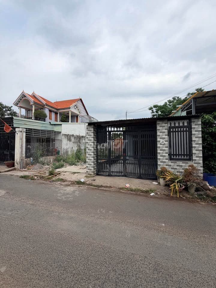 Bán gấp căn nhà cấp 4 ở gần chợ Việt Kiều - Củ Chi 107m2 SHR giá 780tr