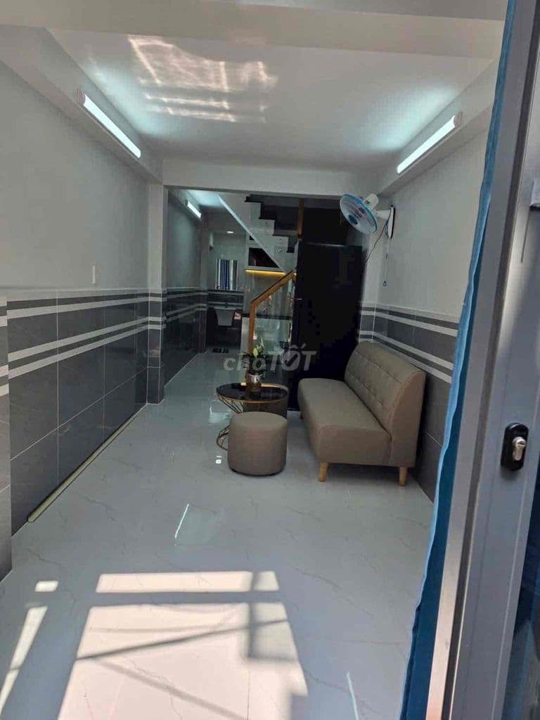 Nhà Quận 7 sổ hồng riêng gồm 4 phòng ngủ 3 tầng. - Ảnh 3