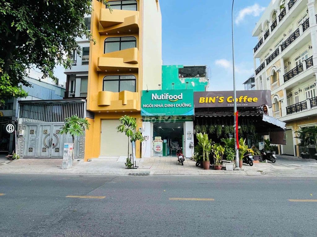 Nhà nát MT đường Tân Hương (4x20m vuông) Gần chợ - Ảnh 2