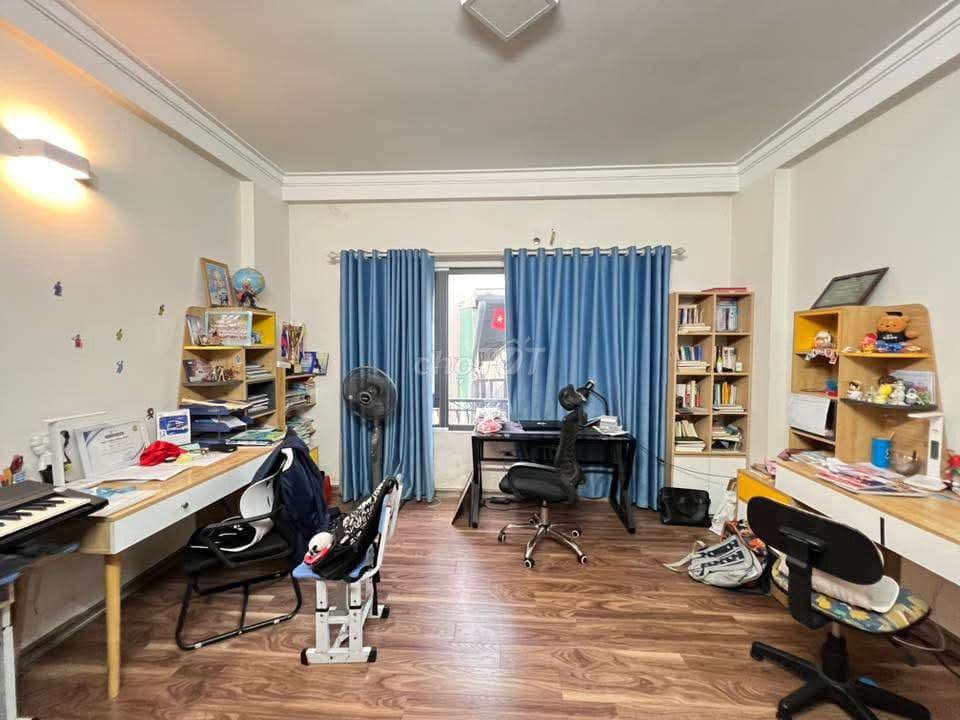 Hoàng Quốc Việt, ngõ 3m, lô góc, dân xây, ở luôn 42m*5T - Ảnh 2