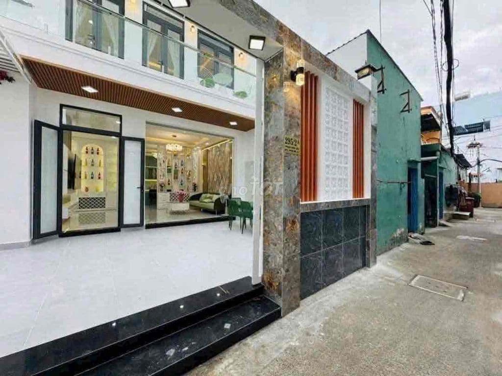 Bán BT đường Phạm Hữu Lầu Dt 8x14m trệt 2 lầu giá 9ty6