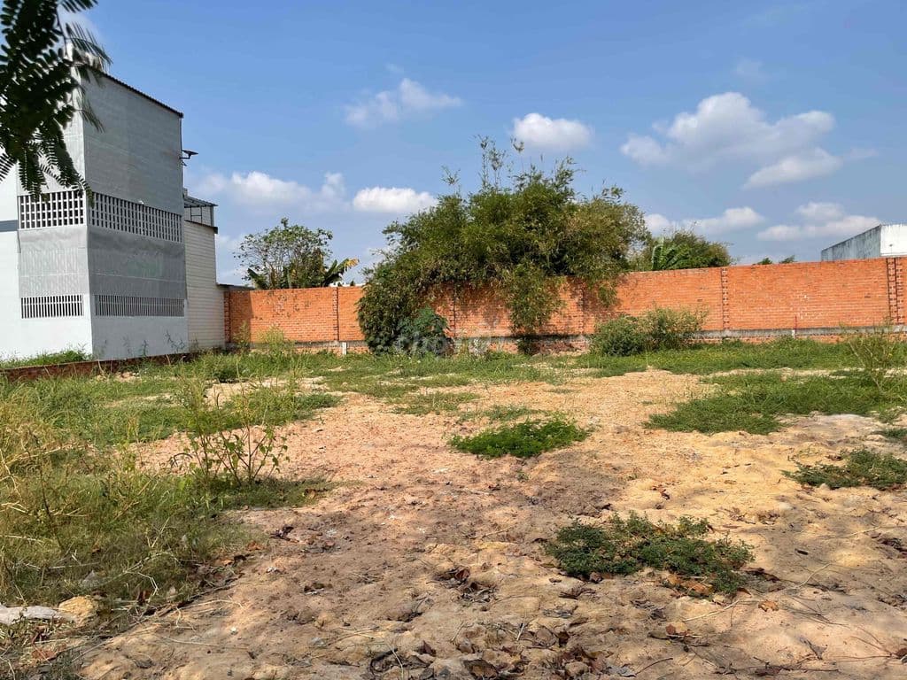 đất thổ cư mt nhựa nhánh Xuân Thới Thượng 2, 5m x 26m