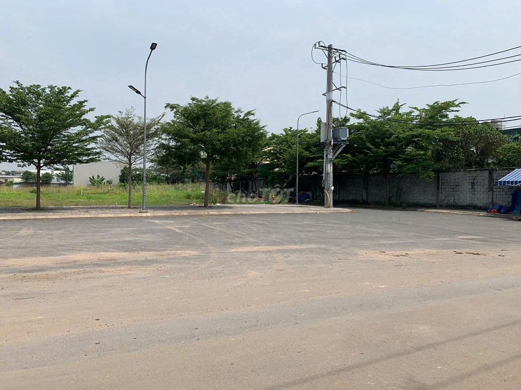 Nền đẹp, sát mặt tiền đường 40m, về sân bay chỉ 40 phút