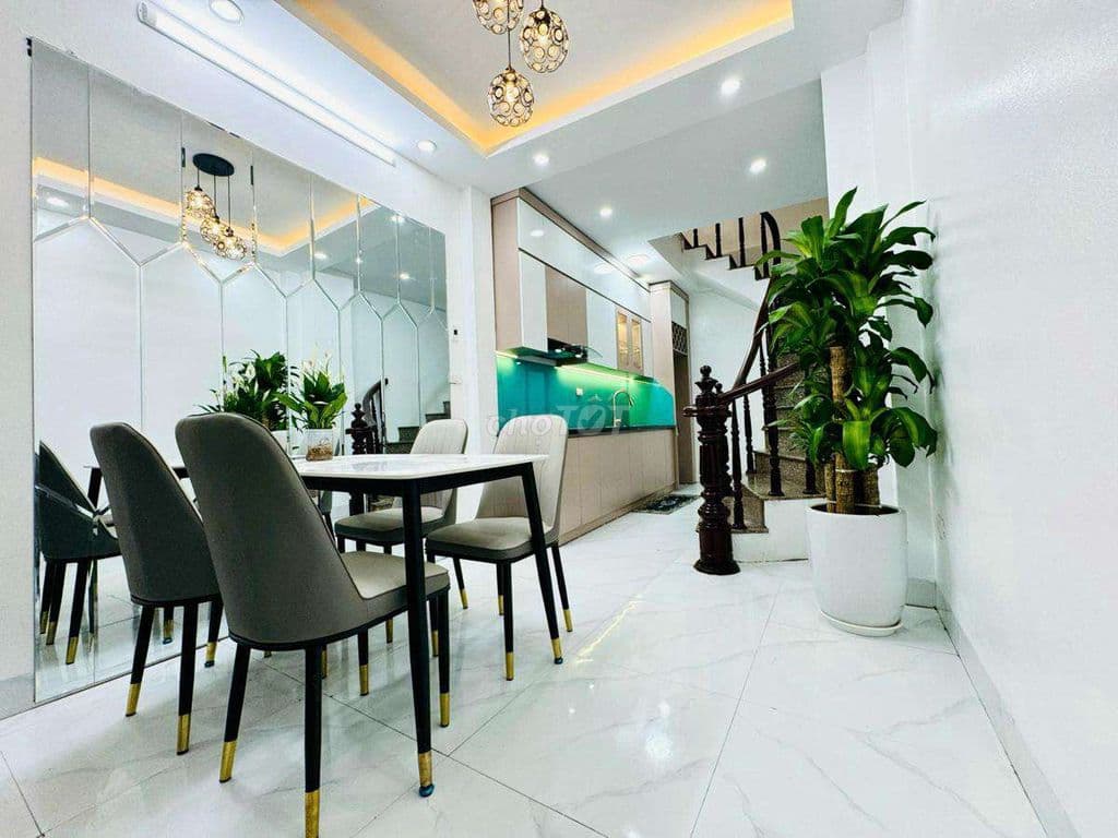 Hoàng Quốc Việt, gần phố, 3 gác đỗ, full đồ, ở luôn - Ảnh 2