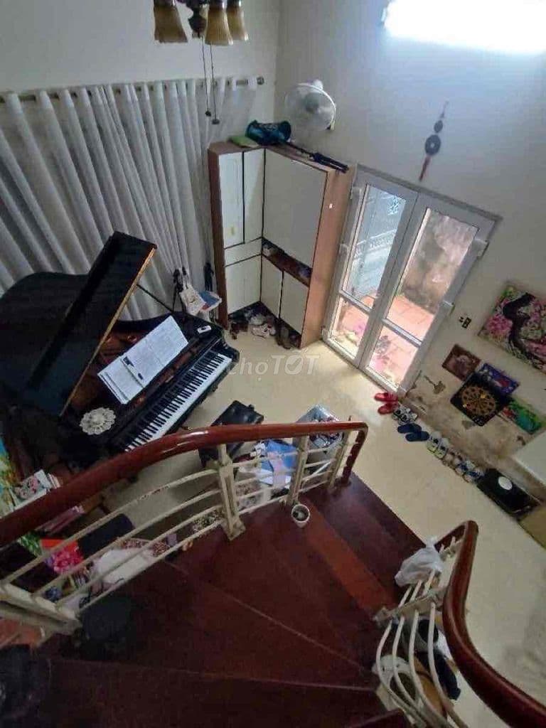 102 Phố Quân Nhân, nhà đẹp ở luôn, KD, oto đỗ cửa, 2 mặt thoáng, 38m*5