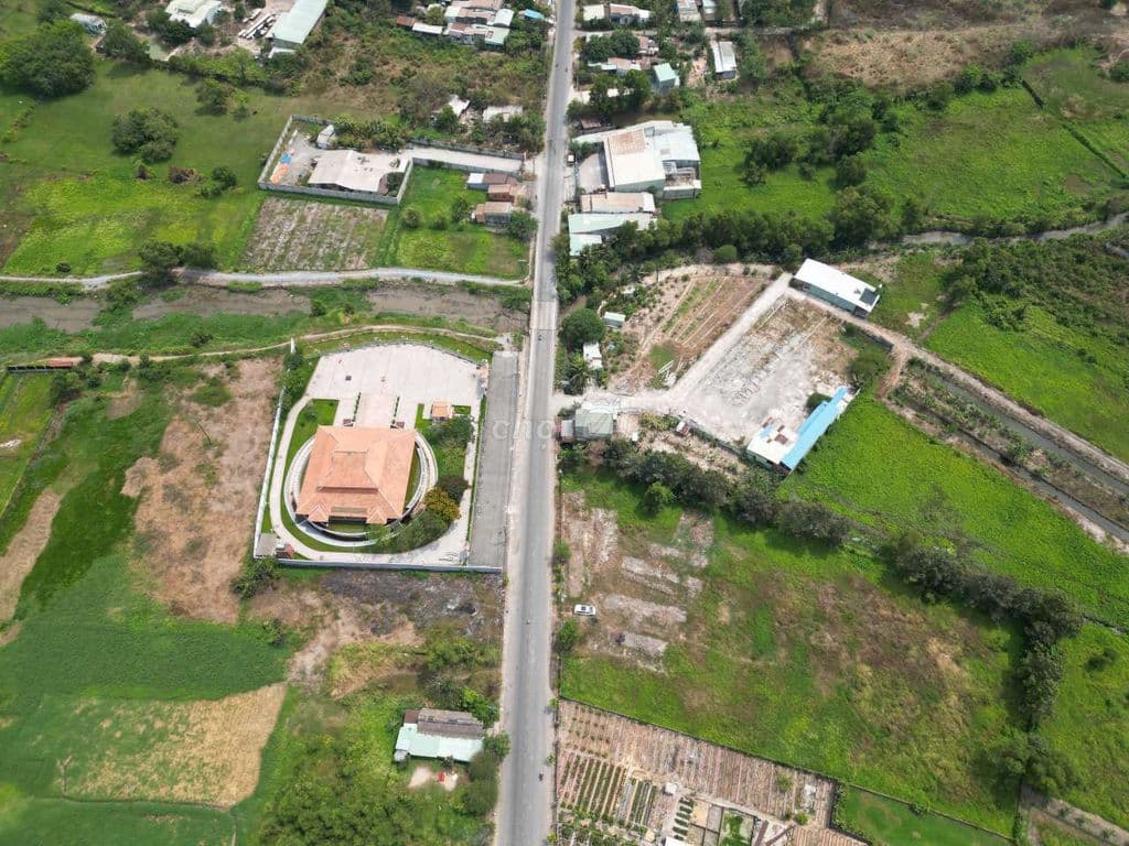 Chào.Mình cần bán đất mặt tiền đường Sông Lu. Cù Chi. TpHCM