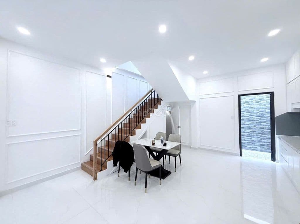 Bán Nhà - Đường Lạc Long Quân ,P8 ,Tân Bình DT; 6X12M ,64m2 3 Tầng